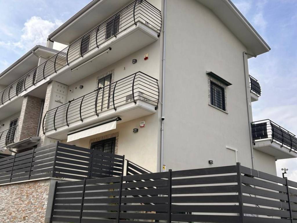 appartamento in vendita a Fonte Nuova in zona Torre Lupara
