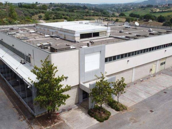 locale commerciale in vendita a Fonte Nuova