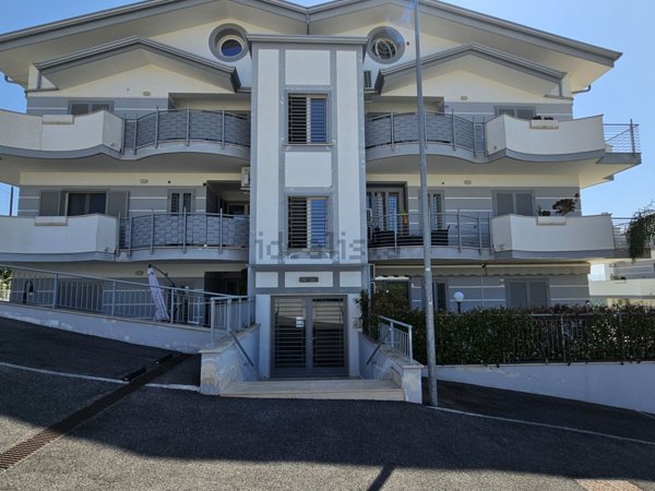 appartamento in vendita a Fonte Nuova in zona Santa Lucia