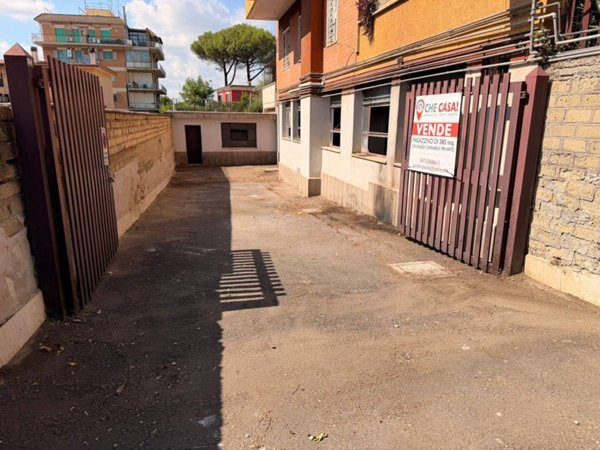 locale commerciale in vendita a Fonte Nuova in zona Torre Lupara