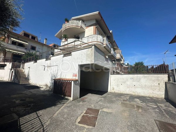 appartamento in vendita a Fonte Nuova in zona Santa Lucia