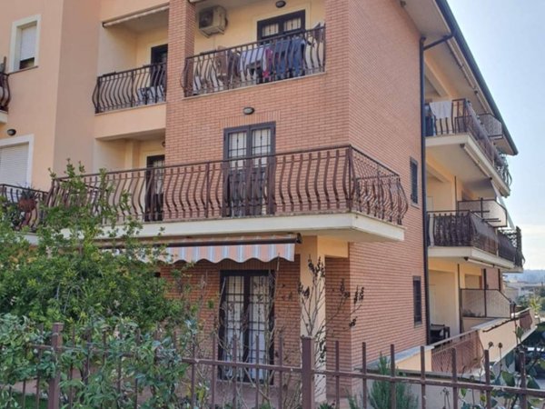 appartamento in vendita a Fonte Nuova in zona Santa Lucia
