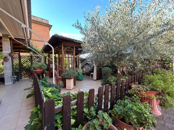 casa indipendente in vendita a Fonte Nuova in zona Torre Lupara