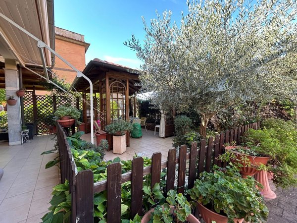 casa indipendente in vendita a Fonte Nuova in zona Torre Lupara