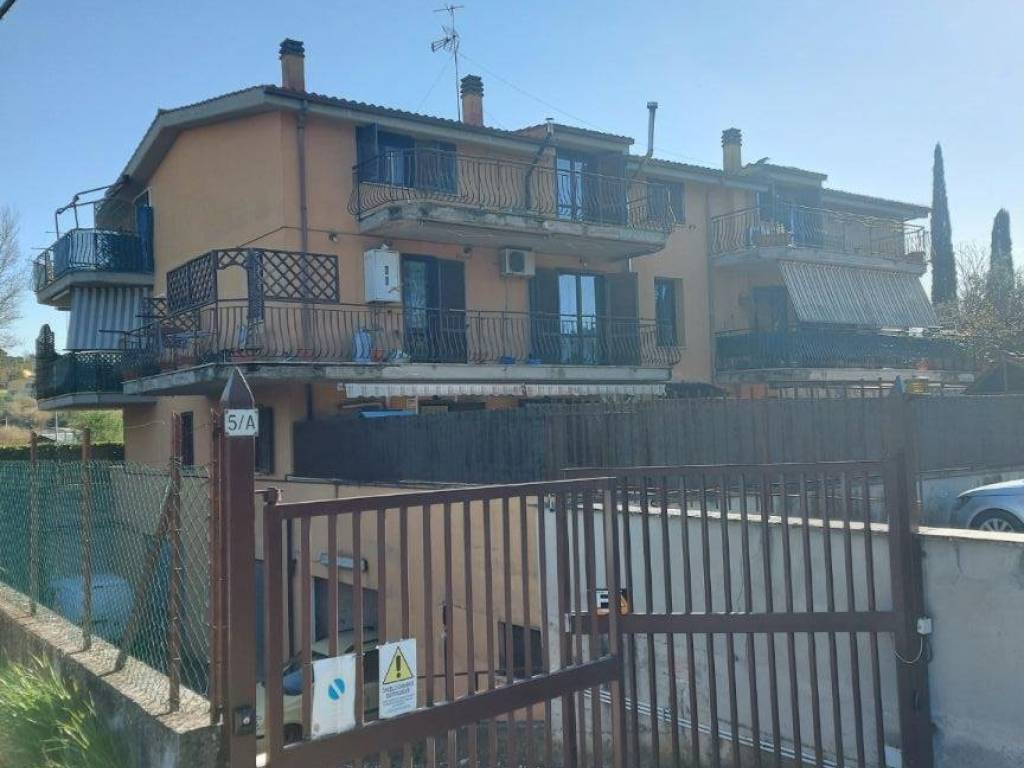 appartamento in vendita a Fonte Nuova in zona Santa Lucia