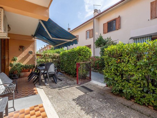 casa indipendente in vendita a Fonte Nuova in zona Torre Lupara