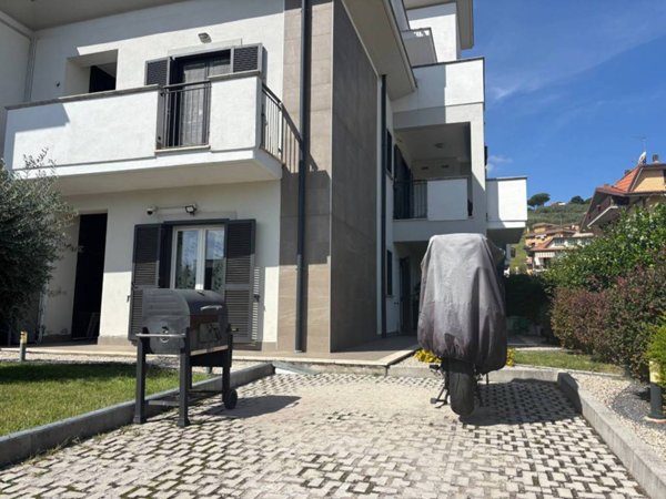 appartamento in vendita a Fonte Nuova in zona Santa Lucia
