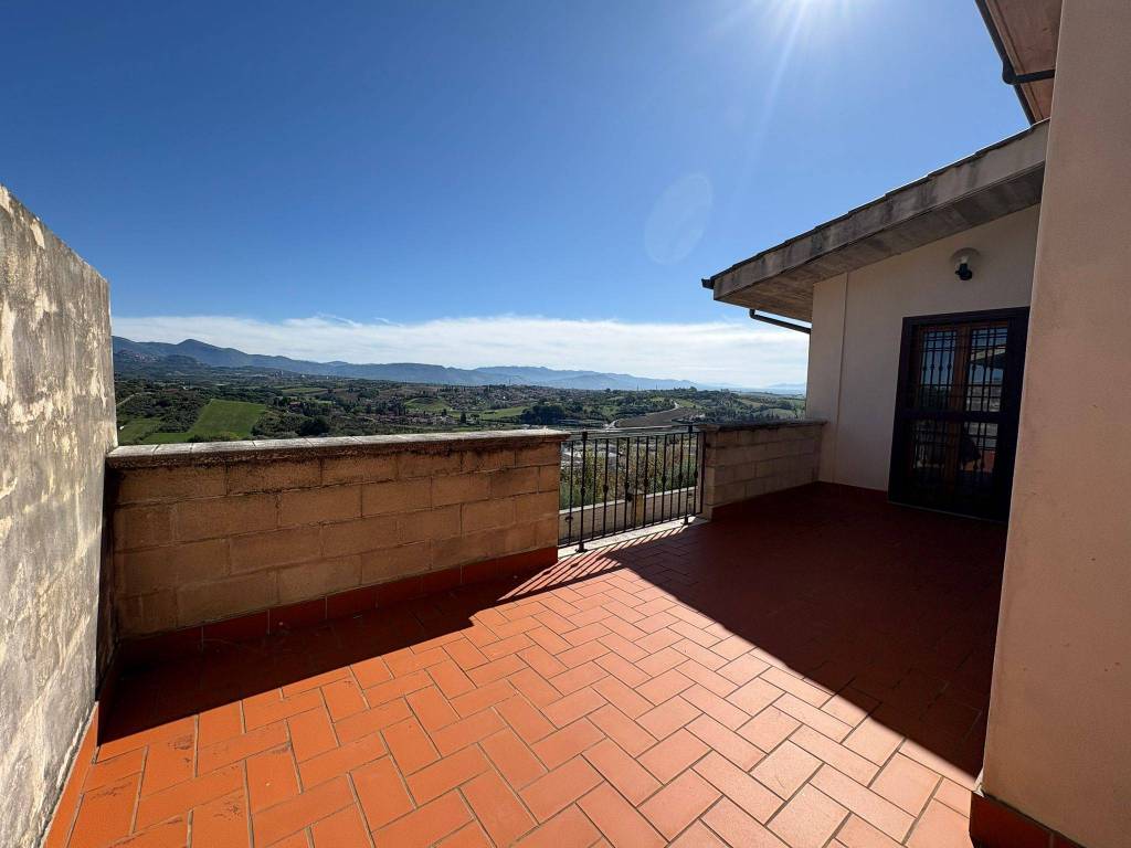 casa indipendente in vendita a Fonte Nuova in zona Torre Lupara