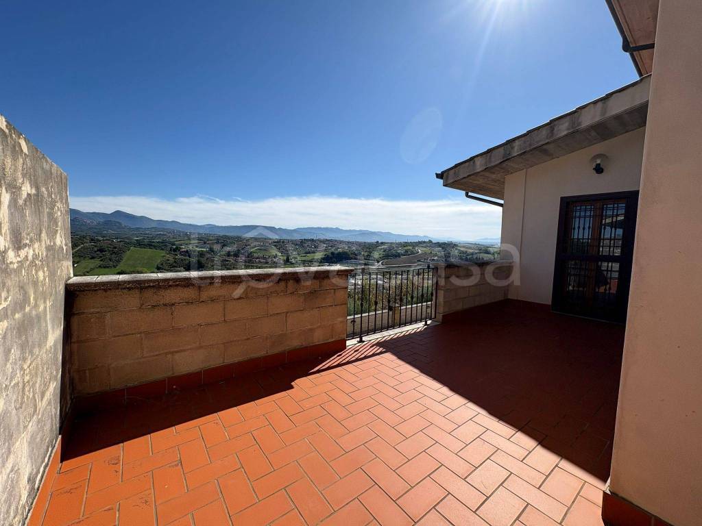casa indipendente in vendita a Fonte Nuova in zona Torre Lupara