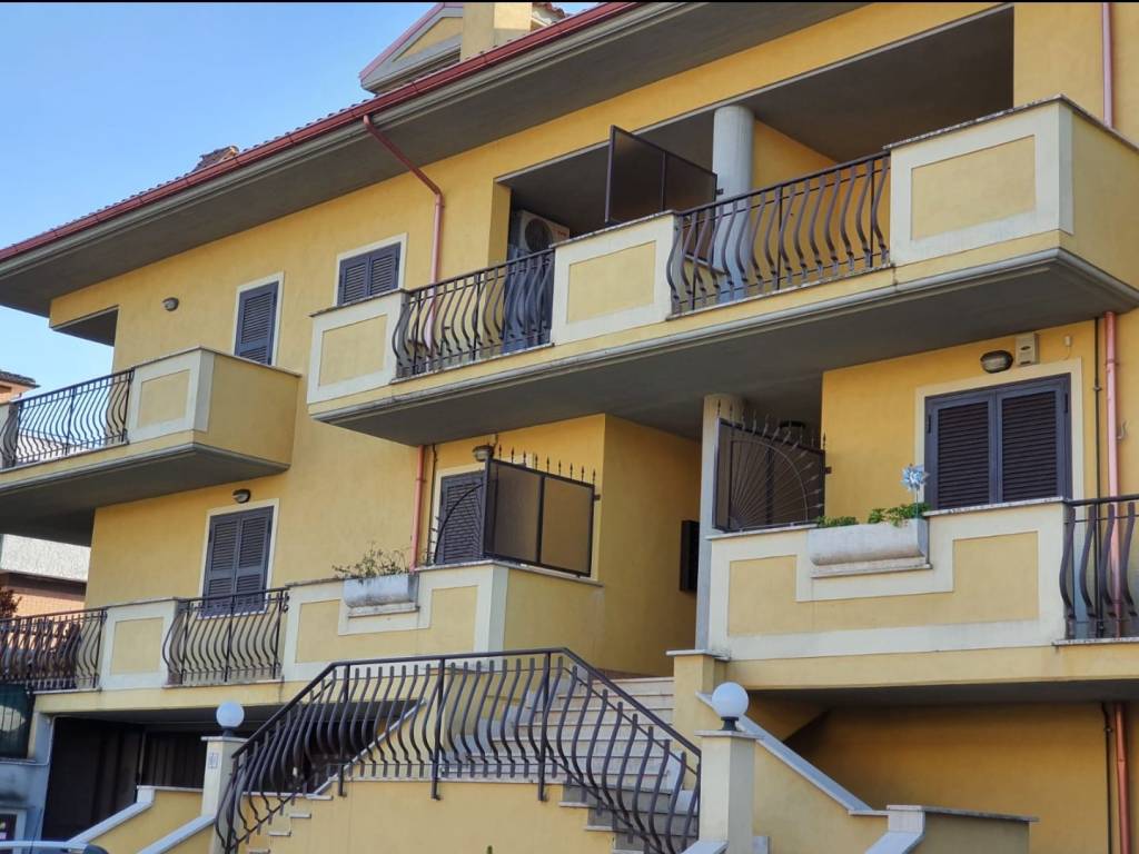 appartamento in vendita a Fonte Nuova in zona Santa Lucia