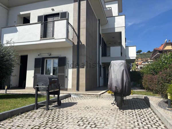 appartamento in vendita a Fonte Nuova in zona Santa Lucia