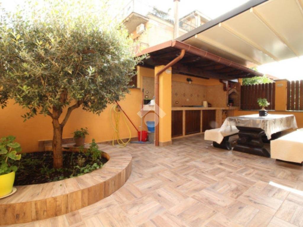 casa indipendente in vendita a Fonte Nuova in zona Torre Lupara
