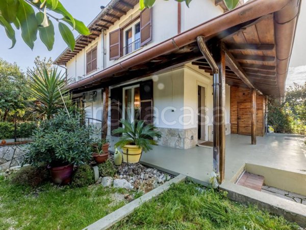 casa indipendente in vendita a Fonte Nuova in zona Santa Lucia