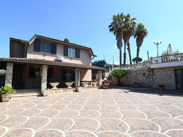 casa indipendente in vendita a Fonte Nuova in zona Santa Lucia