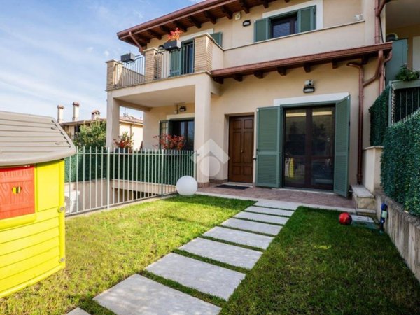 casa indipendente in vendita a Fonte Nuova in zona Torre Lupara