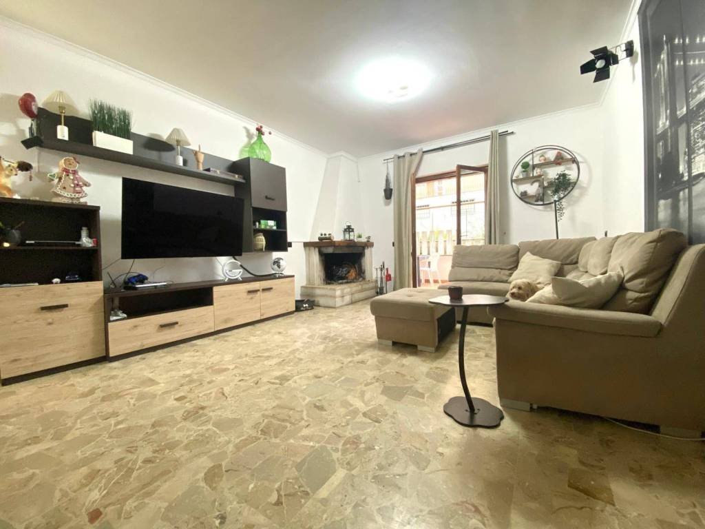 casa indipendente in vendita a Fonte Nuova in zona Torre Lupara