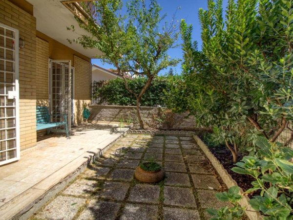 appartamento in vendita a Fonte Nuova in zona Torre Lupara