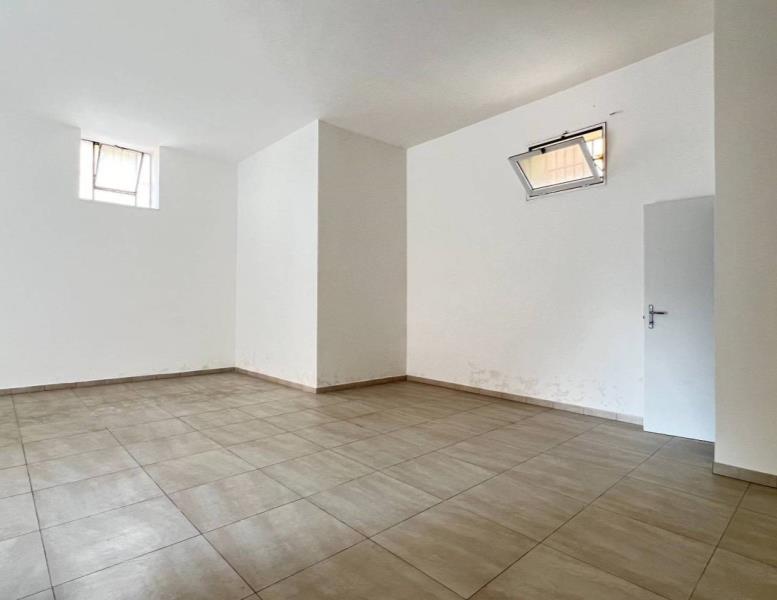 locale commerciale in vendita a Fonte Nuova in zona Torre Lupara