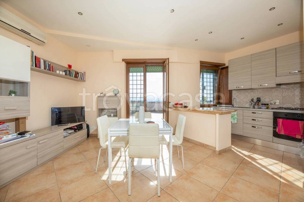 appartamento in vendita a Fonte Nuova in zona Torre Lupara