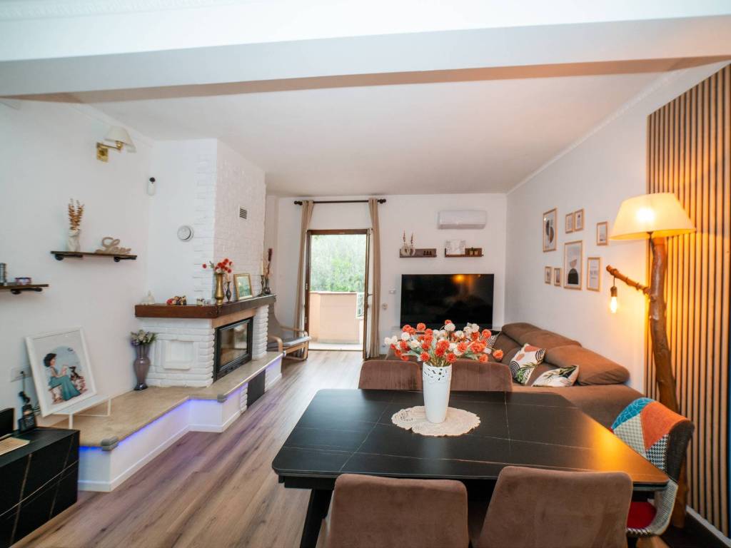 appartamento in vendita a Fonte Nuova in zona Santa Lucia