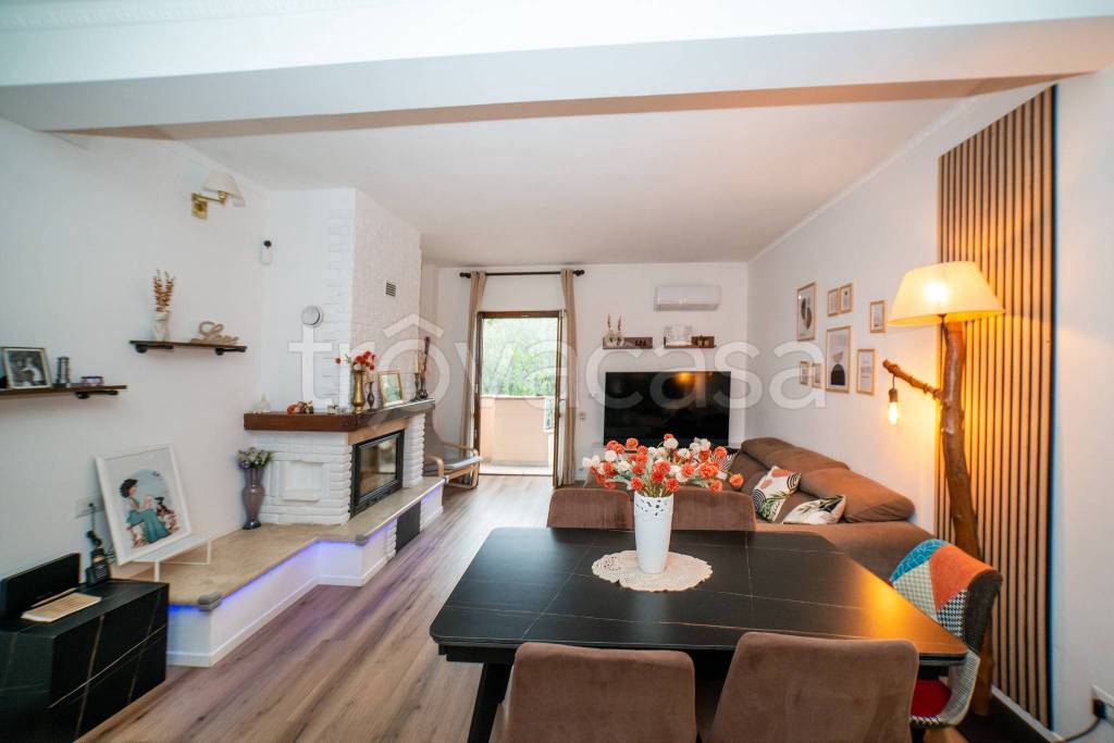 appartamento in vendita a Fonte Nuova in zona Santa Lucia