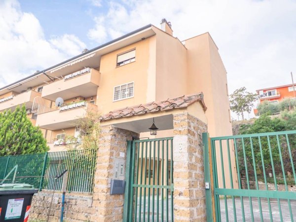 appartamento in vendita a Fonte Nuova in zona Santa Lucia