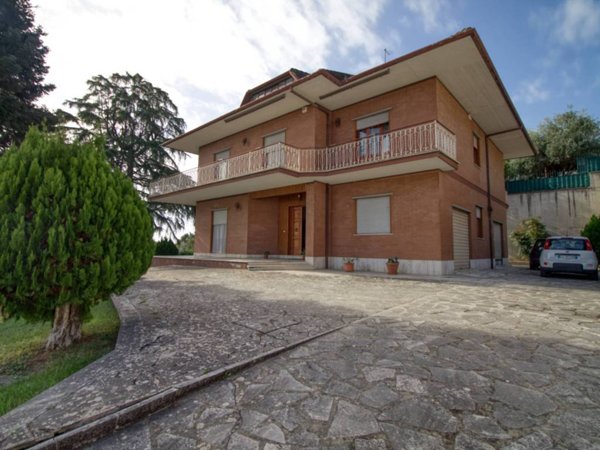 casa indipendente in vendita a Fonte Nuova in zona Santa Lucia