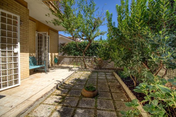 appartamento in vendita a Fonte Nuova in zona Torre Lupara