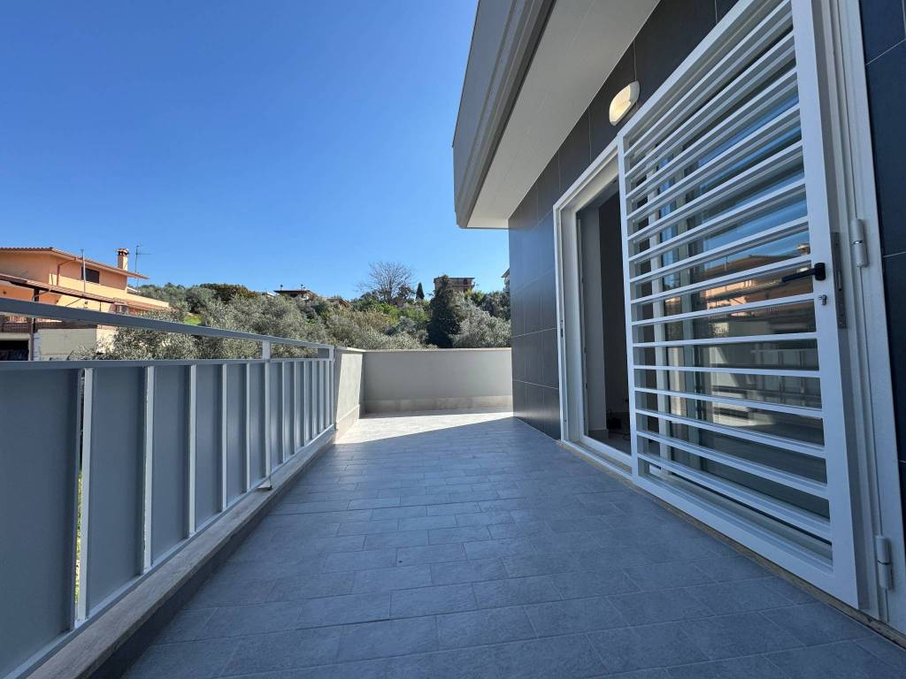 appartamento in vendita a Fonte Nuova in zona Santa Lucia