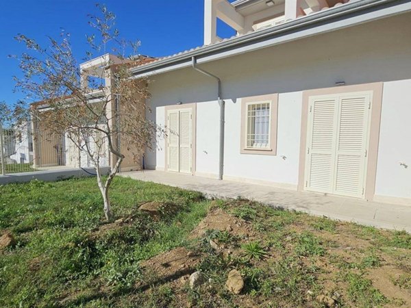 casa indipendente in vendita a Fonte Nuova in zona Torre Lupara