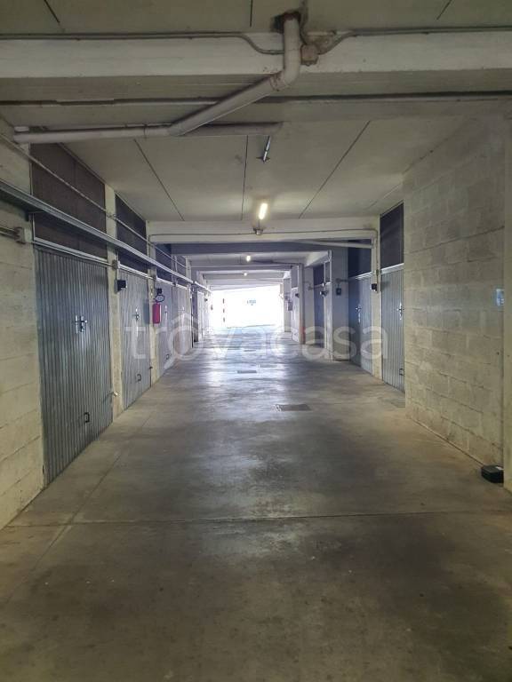 negozio in vendita a Fonte Nuova in zona Santa Lucia