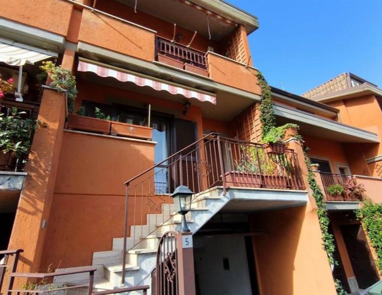 casa indipendente in vendita a Fonte Nuova in zona Torre Lupara