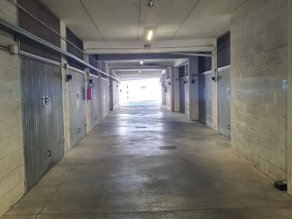 negozio in vendita a Fonte Nuova in zona Santa Lucia