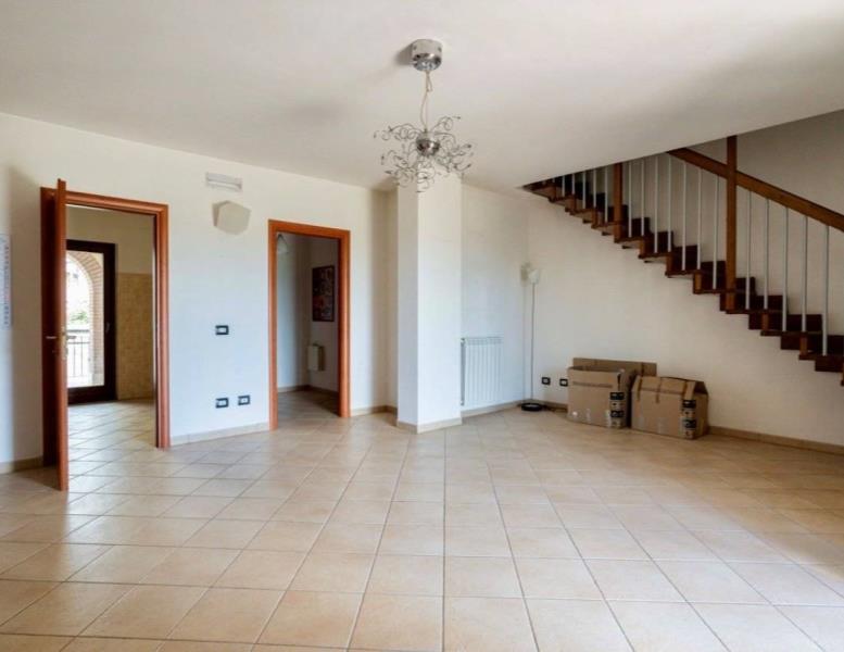 appartamento in vendita a Fonte Nuova in zona Santa Lucia