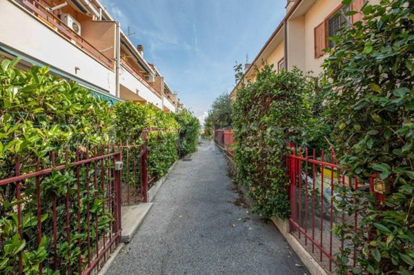 casa indipendente in vendita a Fonte Nuova in zona Torre Lupara