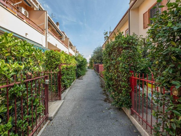 casa indipendente in vendita a Fonte Nuova in zona Torre Lupara