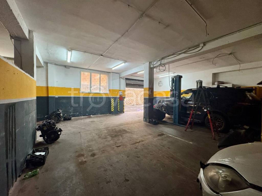 locale di sgombero in vendita a Fonte Nuova in zona Torre Lupara