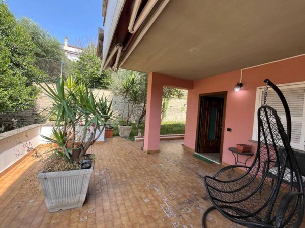 casa indipendente in vendita a Fonte Nuova in zona Torre Lupara