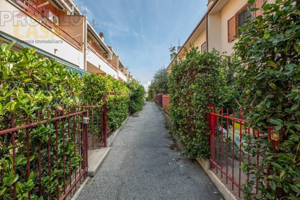 casa indipendente in vendita a Fonte Nuova in zona Torre Lupara