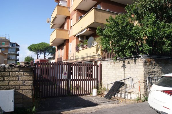 locale di sgombero in vendita a Fonte Nuova