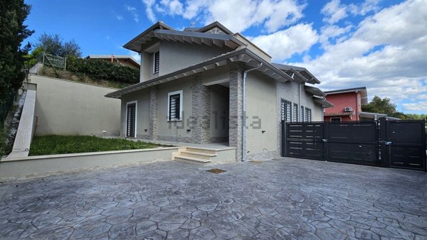 casa indipendente in vendita a Fonte Nuova in zona Santa Lucia