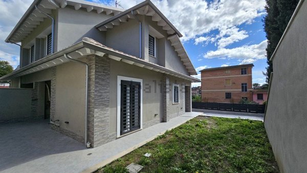 casa indipendente in vendita a Fonte Nuova in zona Santa Lucia