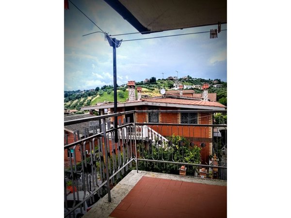 appartamento in vendita a Fonte Nuova in zona Santa Lucia