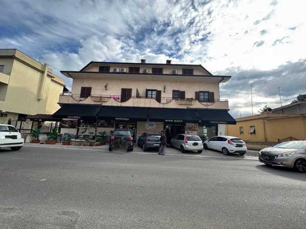 negozio in vendita a Fonte Nuova in zona Santa Lucia