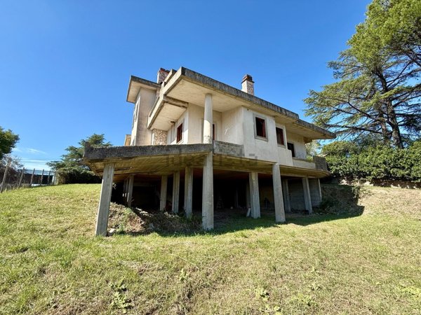 casa indipendente in vendita a Fonte Nuova in zona Santa Lucia