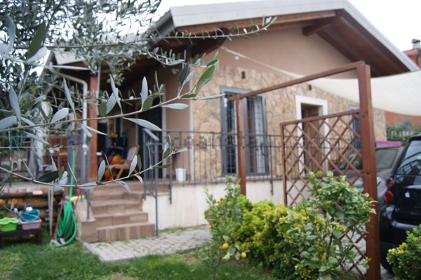 casa indipendente in vendita a Fonte Nuova in zona Santa Lucia