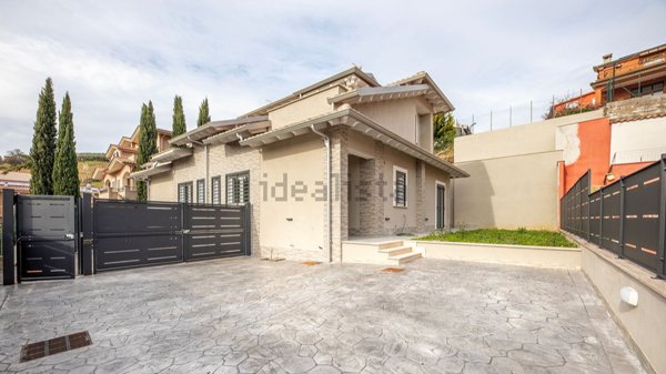 casa indipendente in vendita a Fonte Nuova in zona Santa Lucia