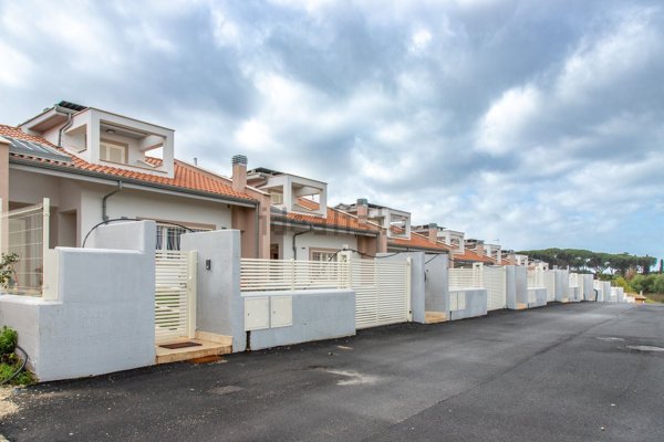 casa indipendente in vendita a Fonte Nuova in zona Torre Lupara