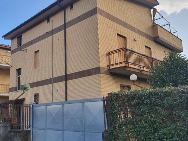 appartamento in vendita a Fonte Nuova in zona Santa Lucia