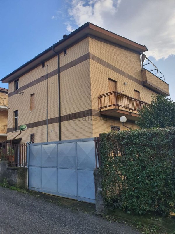 appartamento in vendita a Fonte Nuova in zona Santa Lucia